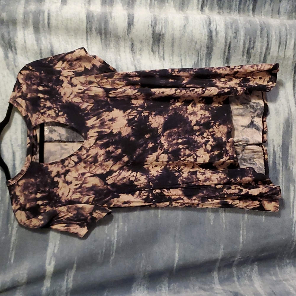 Tiedye Peephole Flowy T-Shirt